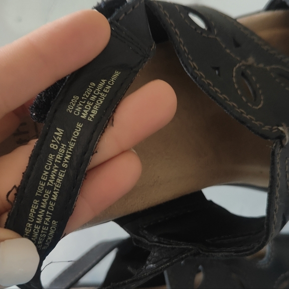 Earth Origins Tawny Trish Black Sandals - Picture 6 of 9